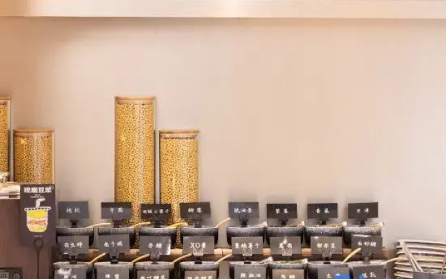 Tianjin Binhai  Third Avenue Atour Light Hotel