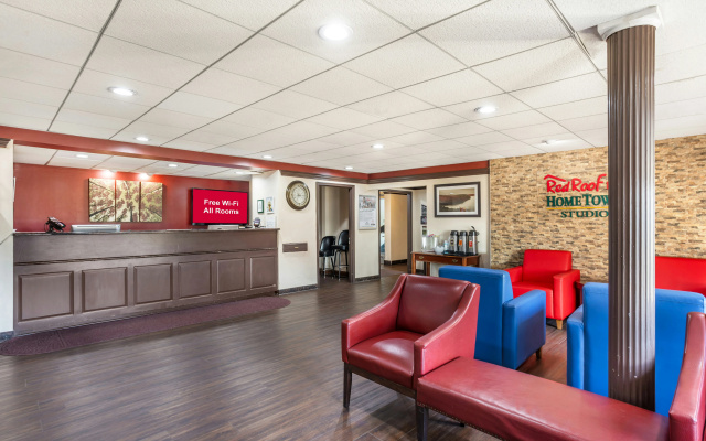 HomeTowne Studios by Red Roof Lancaster