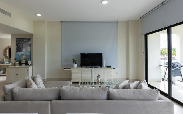 The Seashells Beach Condo by Acomodo