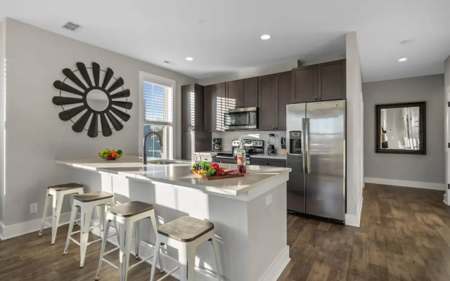 Pulse - Minutes to Broadway - Sleeps 6