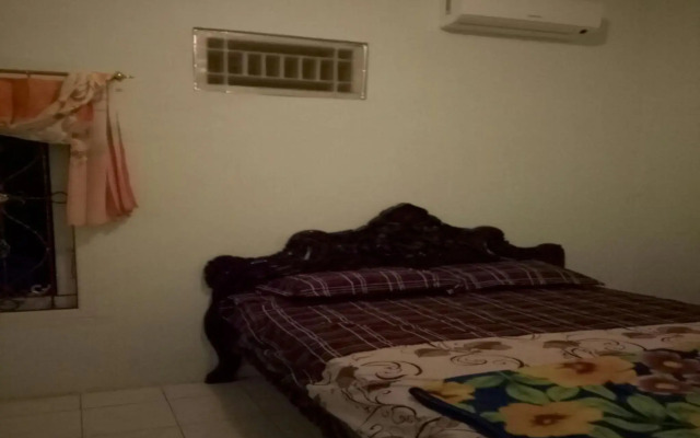 Roro Jonggrang Guesthouse