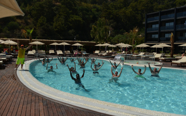 Manaspark Deluxe Hotel