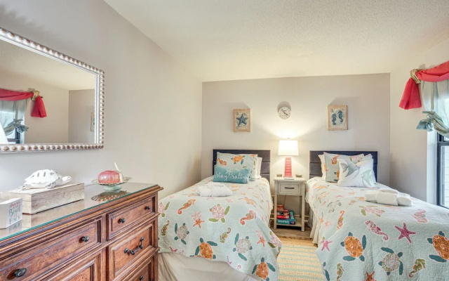 St Helena Island Condo - 1/2 Mi to Beach