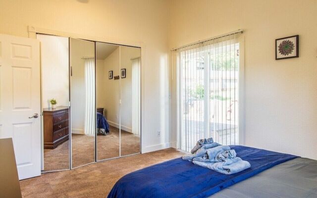 Cozy Oakland 2 Bedroom w/ Backyard