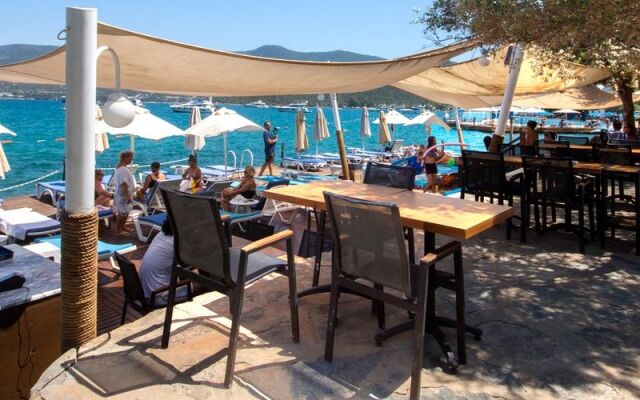 Anar Hotel