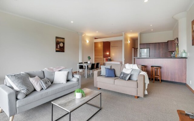 QV Serviced Modern Viaduct Apartment - 805