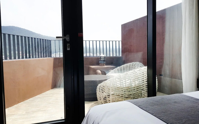 I-Jin Hotel