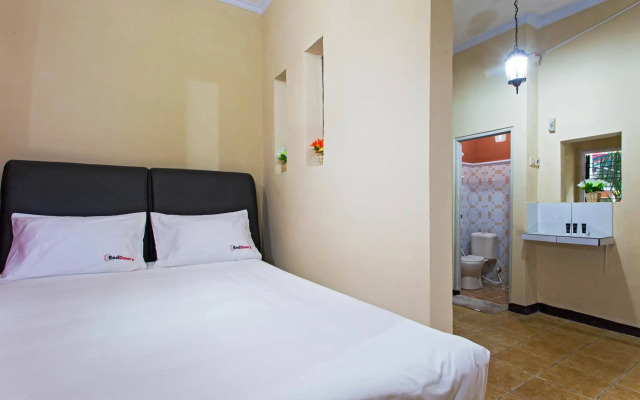 RedDoorz Pesanggrahan