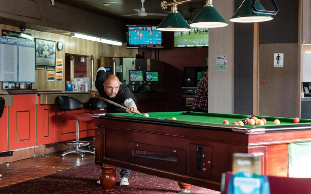 Top of the Town Hotel Motel