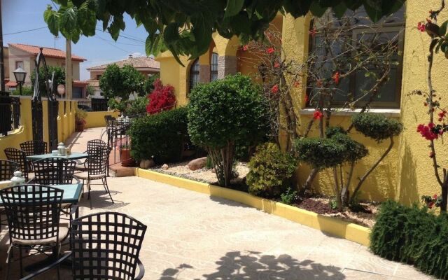 La Nova Tenalla - Adults Only