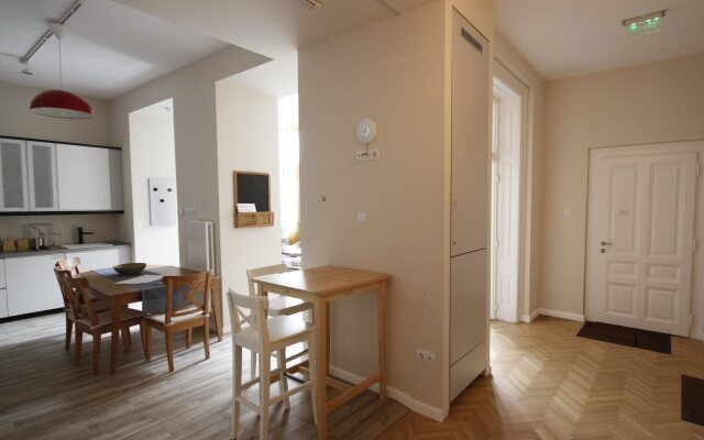 Guesthouse No. 7.