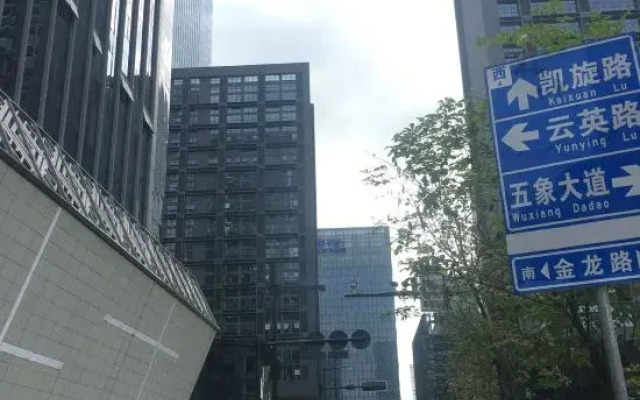 Light Time Apartment (Nanning Wuxiang Headquarters Base Store)