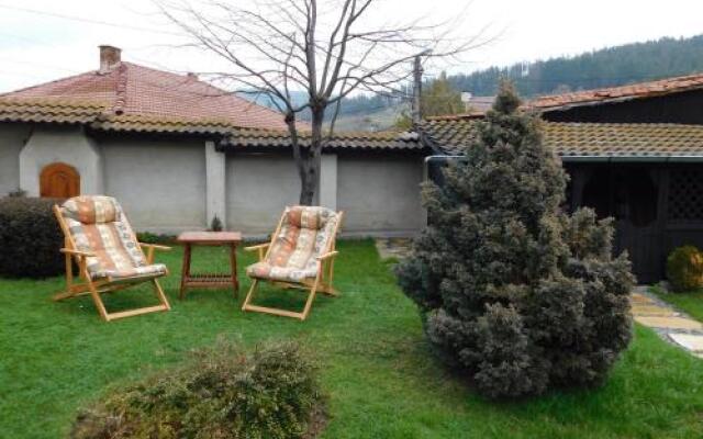 Family Vacation Home Topolnitza