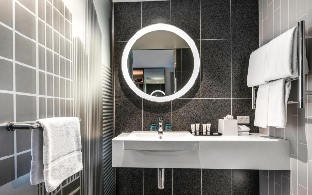 Holiday Inn Express Melbourne Little Collins by IHG