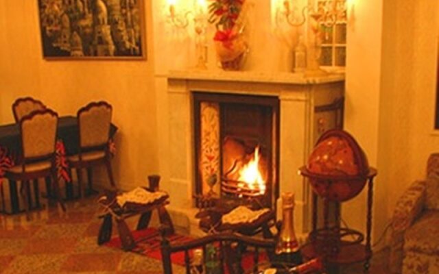 Arabian Art Hotel & Gallery