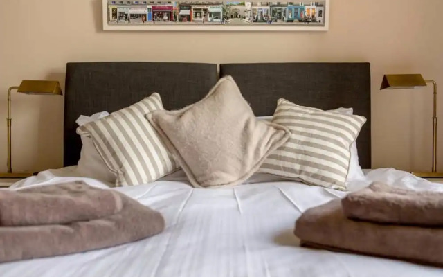 Central 2 Bedroom Flat With Castle View Sleeps 4