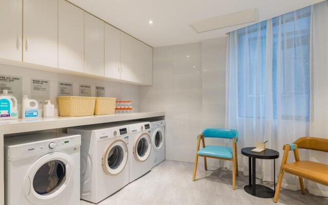 Atour Hotel Shangrao Zhongxin Square