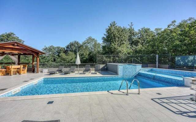Pool House Klarina