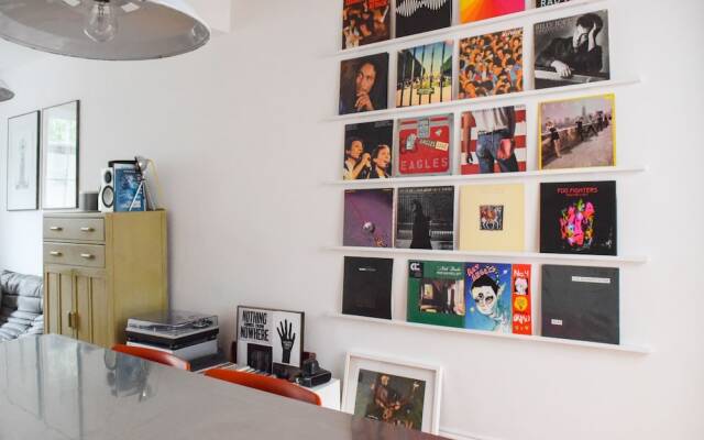 Stylish 2 Bedroom House In Nunhead With Garden