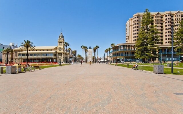 Aqua Waves Glenelg Central Studio Apt