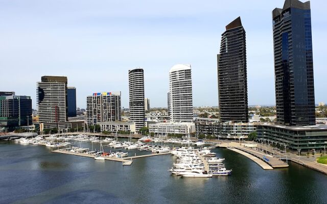 Wyndel Apartments Riverside on Collins