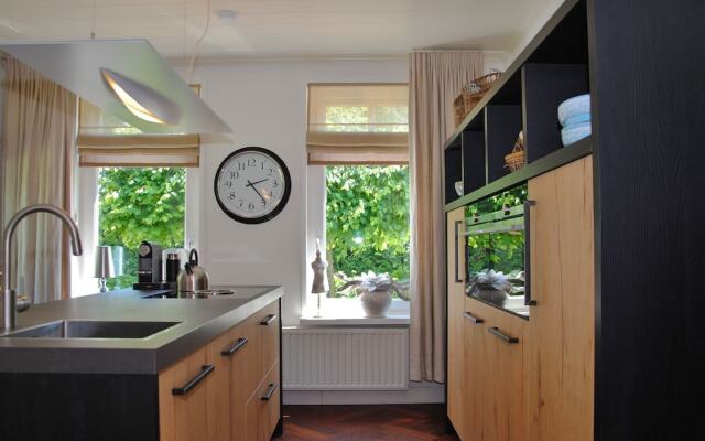 Charming Holiday Home in Ouddorp Near Sea
