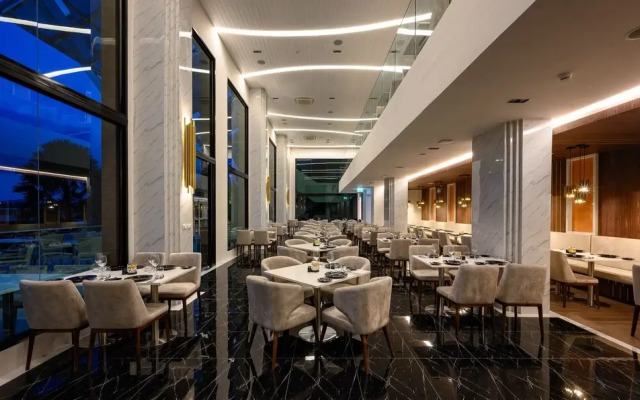 Deluxe apartment at Panora by Lofty