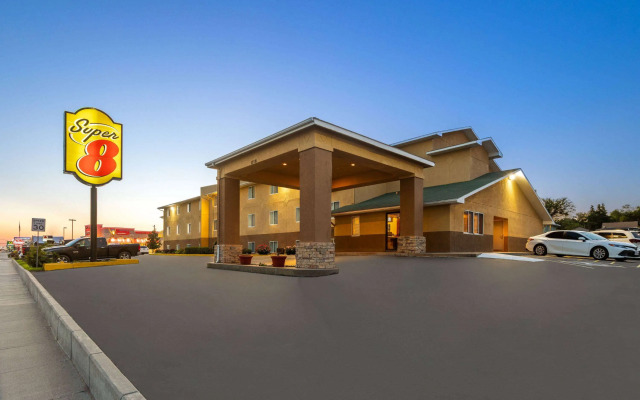 Super 8 by Wyndham Dodge City