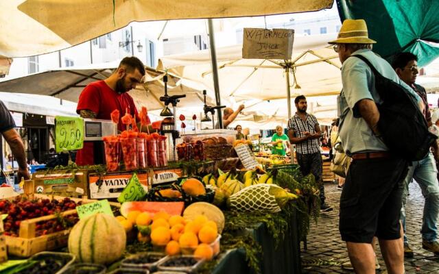 H-Aviva Giubbonari Apartment