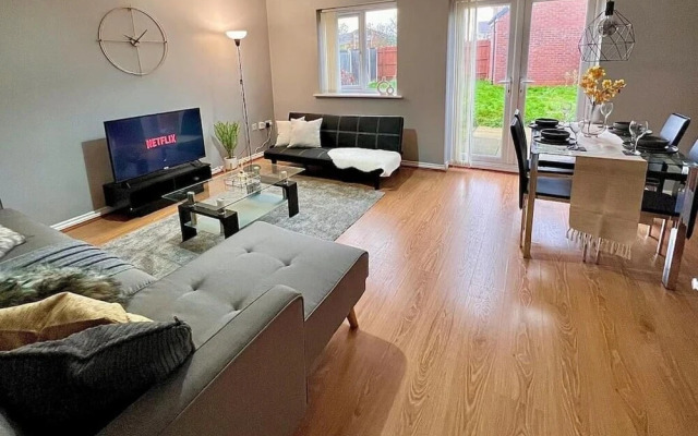 Modern 3 BR House for Contractors