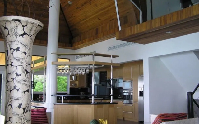 5 Bedroom Seaview Villa Tongson Bay