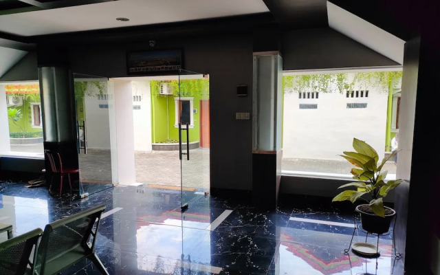 Lonari Hotel