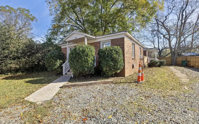 Cozy Retreat near Uptown with Hot Tub
