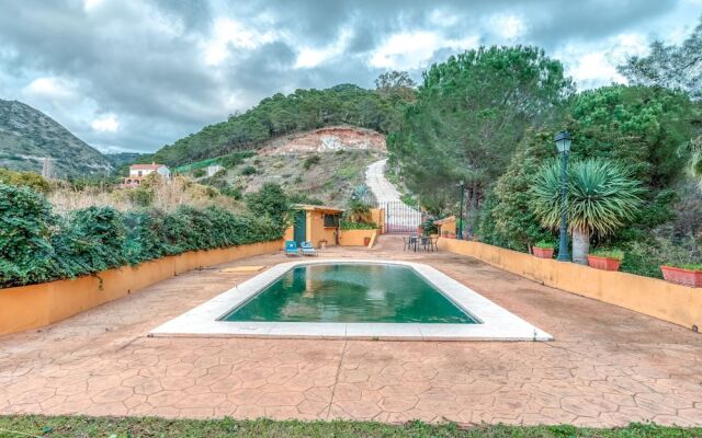 Scenic Villa in Ojen with Private Swimming Pool