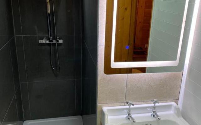 Otter 4 Hot Tub - HuntersMoon-Warminster-Bath-Salisbury