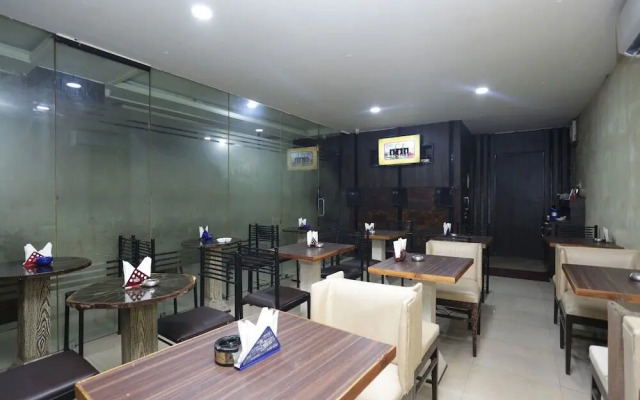 Hotel Metro 7x11 by OYO Rooms