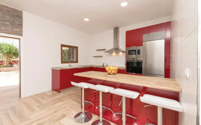 Casa Roja in La Ribera de la Oliva