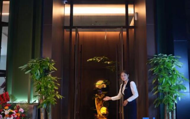 Three Hotel