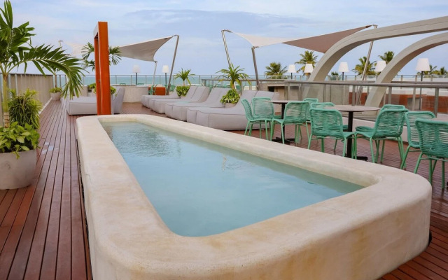 Setai Yacht Luxo II - By Almare