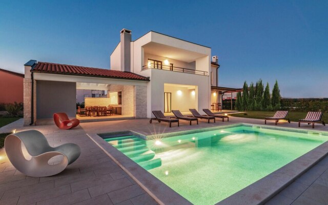 Amazing Home in Valbandon With Wifi and 4 Bedrooms