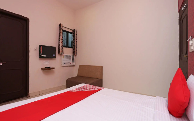 OYO 7859 Hotel Gurukripa
