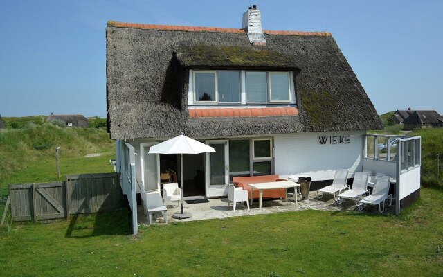 Sunlit Villa with Sauna in Nes