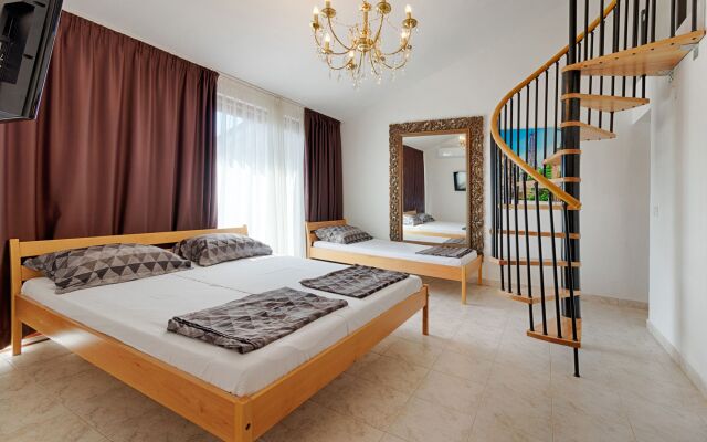 Apartments and Rooms Hegic