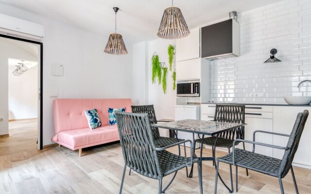 Cozy Holiday Apartment With Terrace and BBQ