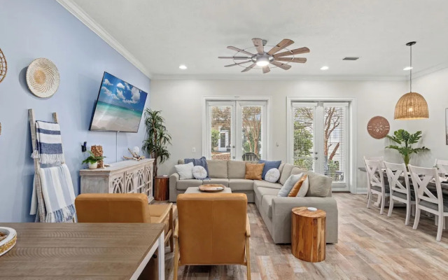 Escape to Sand Dollar Holler: Coastal Retreat, 3 Beds, 2.5 Baths, Sleeps 10!