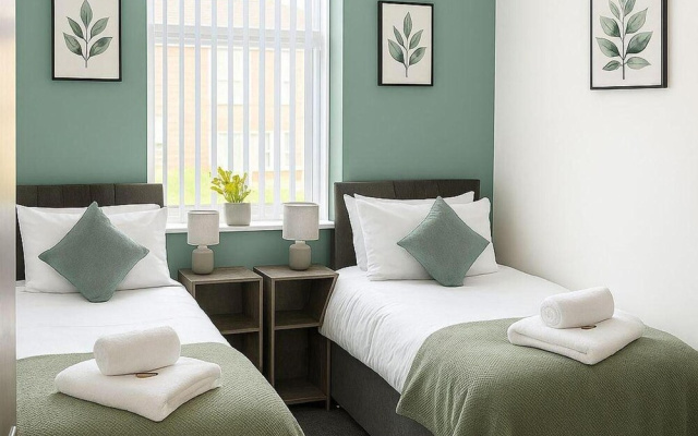 2 Bed Flat - Sleeps 5 - Parking - Wifi