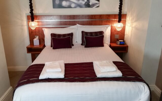 Rooms at the Apple Pie
