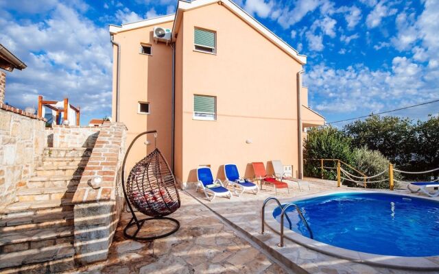 Holiday Home in Jasenice With Garden