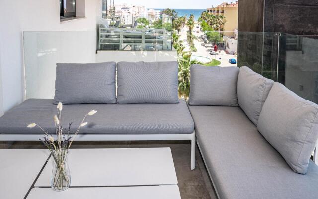 INF4.5P- modern 3 bed city apartment next to beach