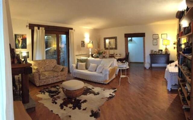 casa intera giardino e piscina